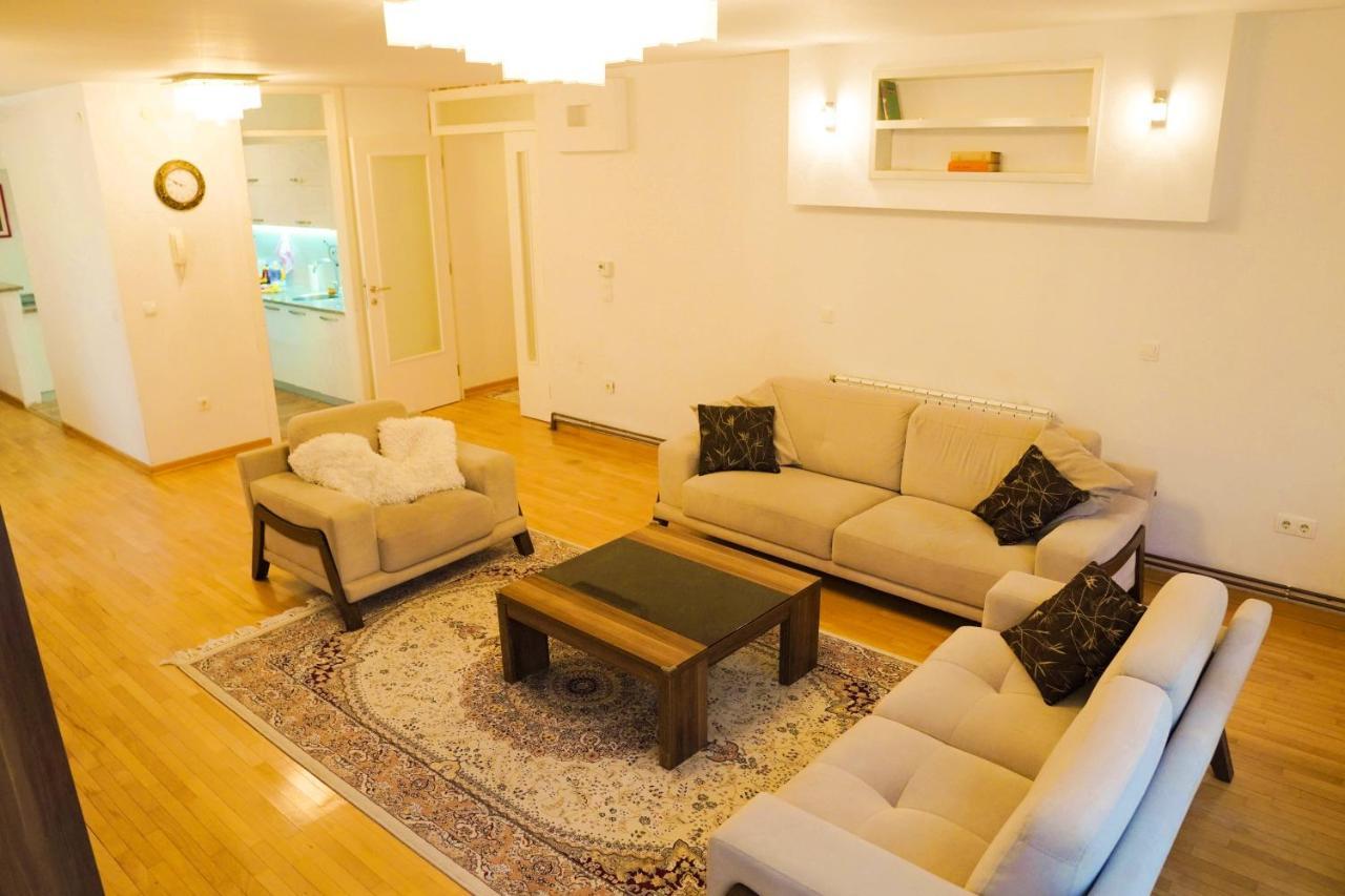 City Center Grand Apartment - Three-Bedroom, Free Parking Sarajevo Exterior foto