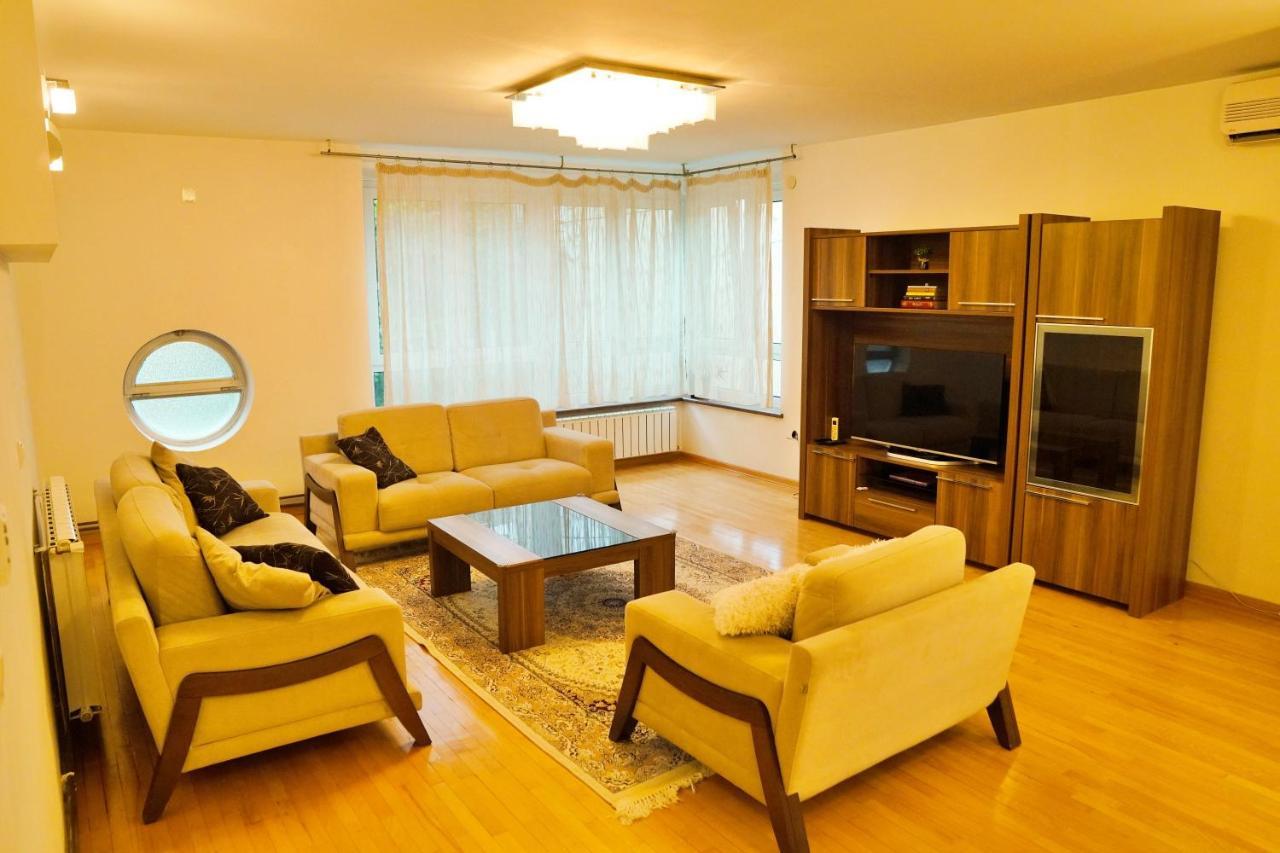 City Center Grand Apartment - Three-Bedroom, Free Parking Sarajevo Exterior foto