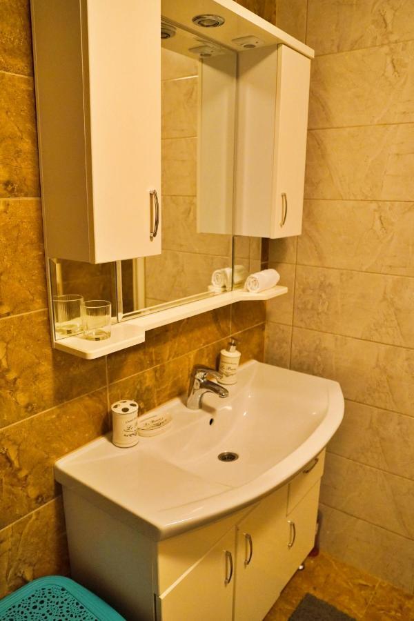 City Center Grand Apartment - Three-Bedroom, Free Parking Sarajevo Exterior foto